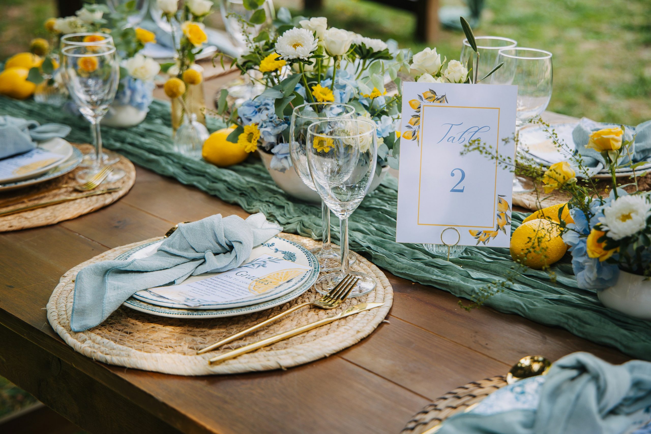 Create memorable outdoor experiences with summer table styling ideas