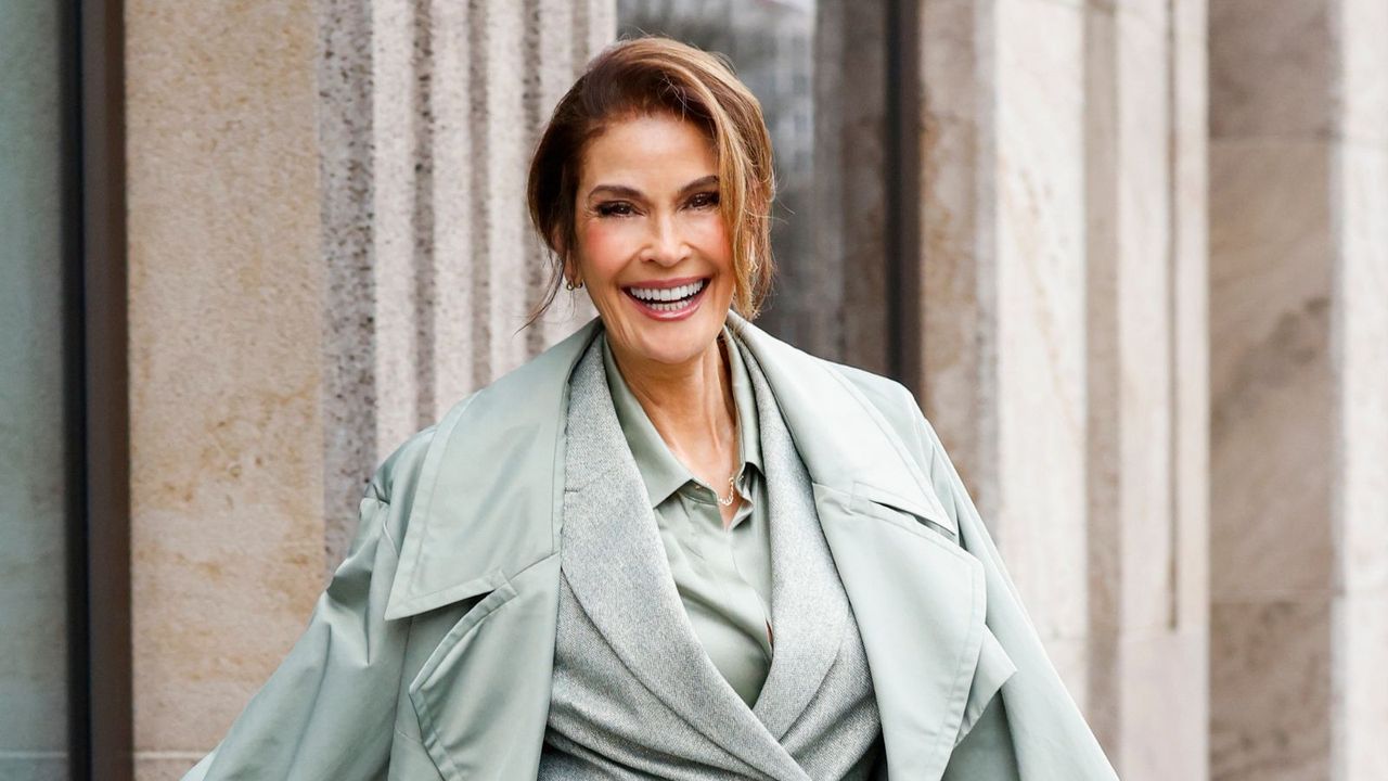 I didn’t expect Teri Hatcher’s farmhouse kitchen to feature this bold forest green – but seeing it in person convinced me it’s the perfect design choice