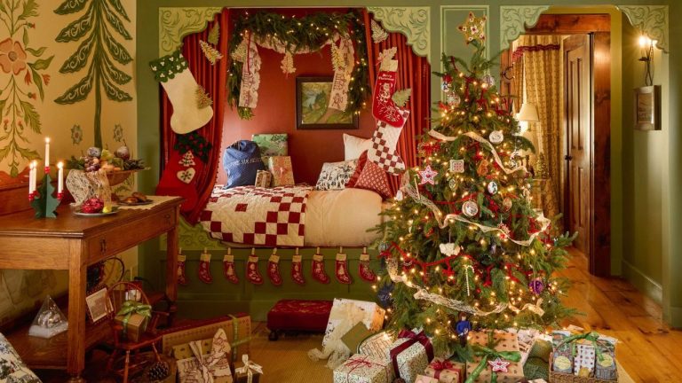 Craving a Nostalgic Christmas? The Six Bells’ Holiday Collection Has All the Ingredients for a 90s Crafty Christmas