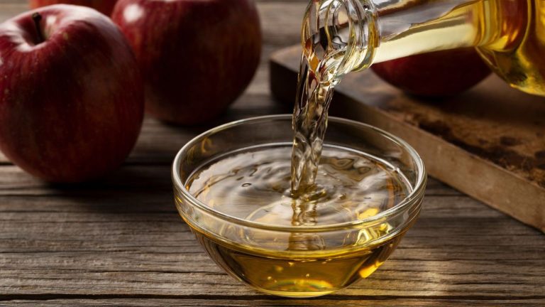 People Are Putting Bowls of Vinegar in Their Cupboards – And It's Not as Bizarre as It Sounds