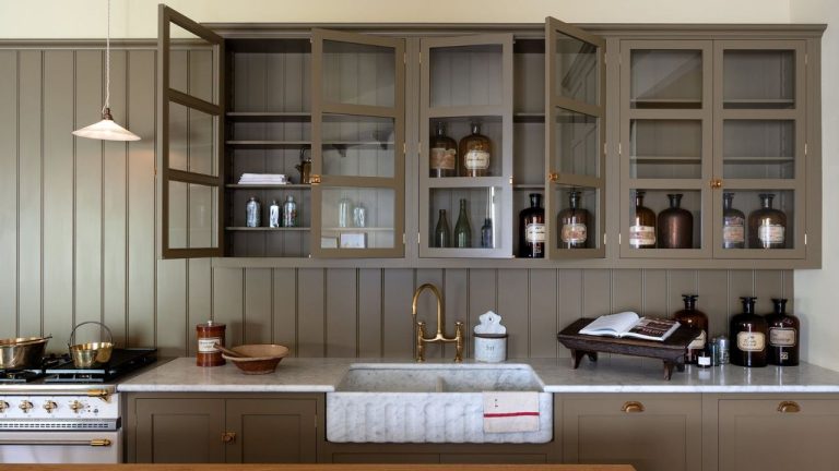8 Psychology-Backed Tips to Calm Your Nervous System While Decluttering Successfully in 2026