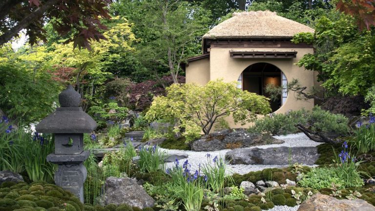 Stuck For Last-Minute Gifts? These 9 Stylish, Sought-After Japanese Gardening Tools Will Please Any Green-Fingered Friend