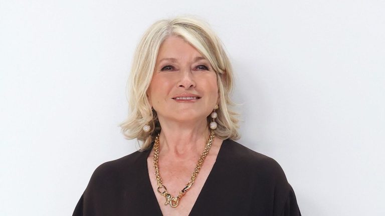 Martha Stewart’s Luxe Entryway Secret: How Succulents Add Dimension, Greenery, and Unexpected Design Drama to a Forgotten Corner