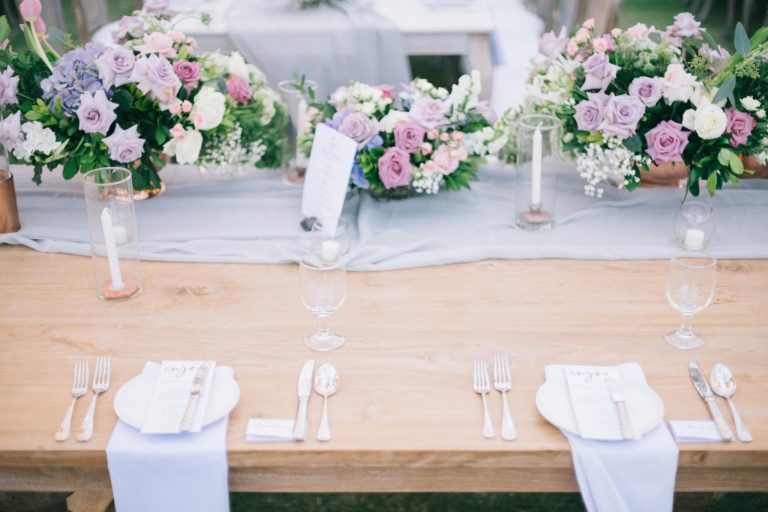 Creating a stunning garden-inspired holiday table centrepiece