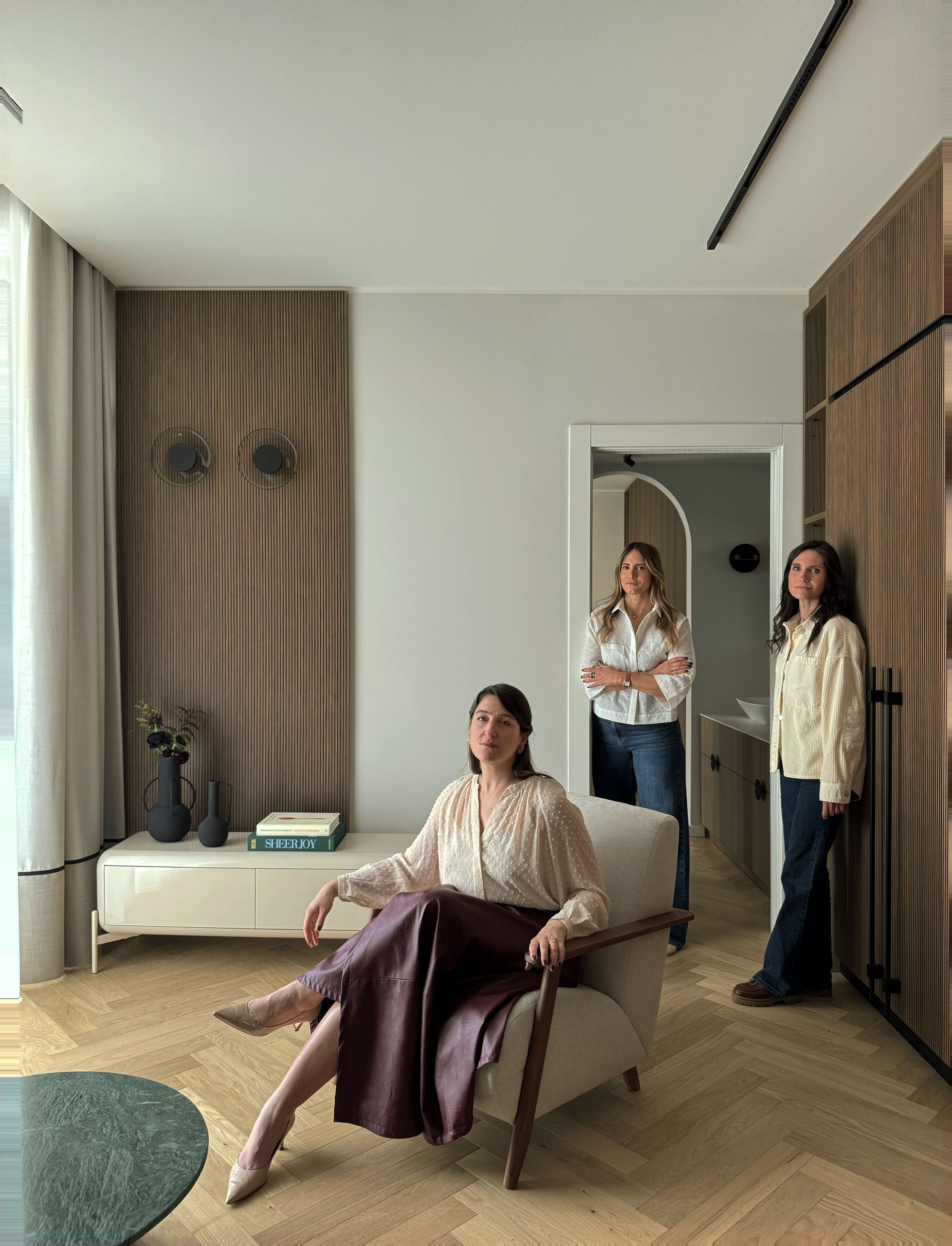 This 484-Square-Foot Milan Apartment Saves Space with Custom Cabinets and Chaise Lounges