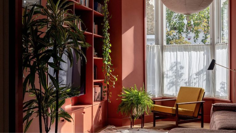 Goodbye Cherry Red, Earthy Red Makes Your Home Feel Far More Grounded – and Every Room Feel Like It’s in a Permanent Golden Hour