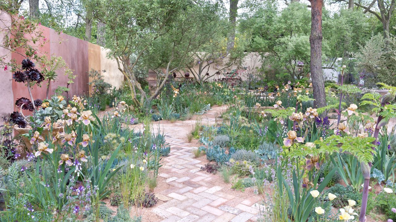 5 Spring Garden Design Mistakes Most Homeowners Make – And How Designers Fix Them