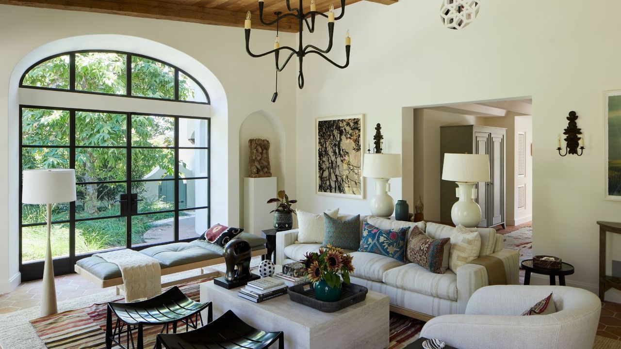 It's Time to Ditch the 'Minimalist Grid' – Your Living Room Looks Flat Because It’s Too Symmetrical