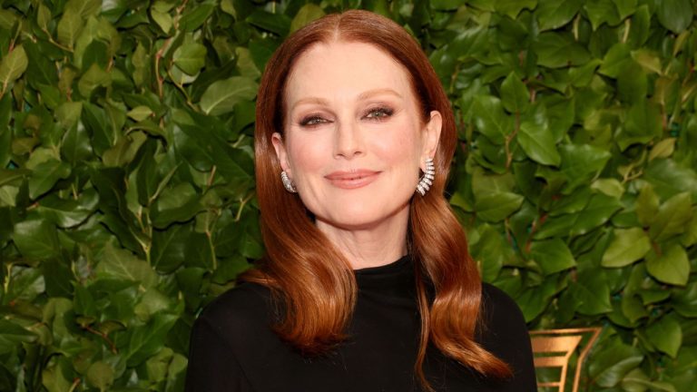 Julianne Moore’s Modernist Lap Pool Uses Wooden Details for a Therapeutic, Scandi-Style Yard – It’s a Wildflower Sanctuary Like No Other