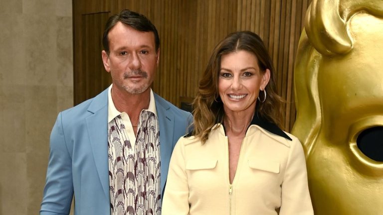 Faith Hill and Tim McGraw's Tropical Guest Bedroom Proves This Controversial 'Dated' Color Scheme Belongs in the Modern Home