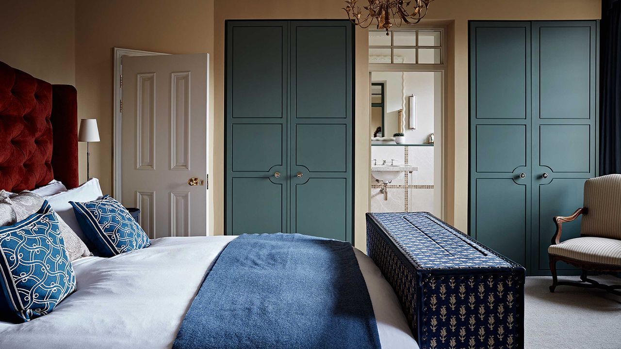 Say Goodbye to Bedding Clutter: This Clever $9 Storage Bag Makes Bedrooms Feel More Spacious and Tidy Instantly