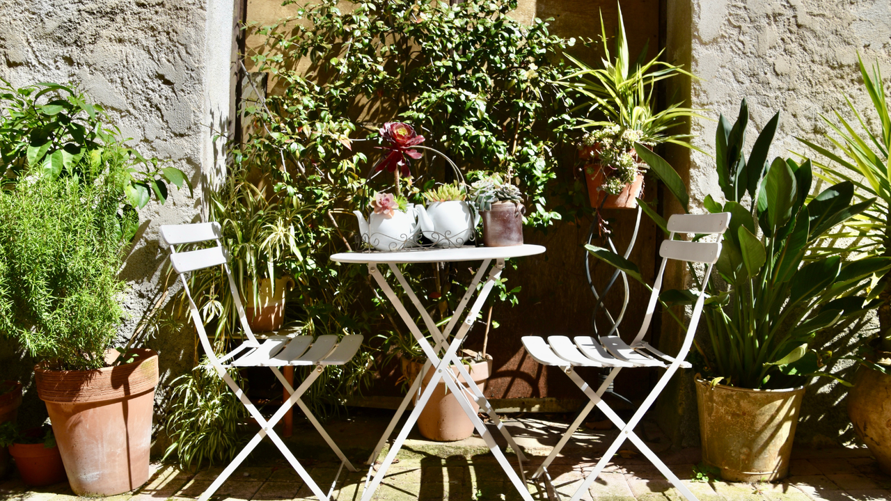 How To Create A Patio Space That Feels Like Provence, Even In A Small Yard