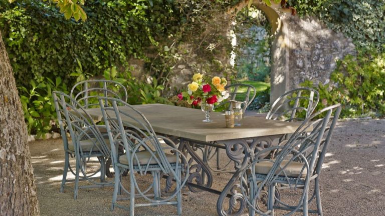 Don't Reach for the Hose! This is the Expert Method for Safely Cleaning Your Vintage Wicker Patio Furniture