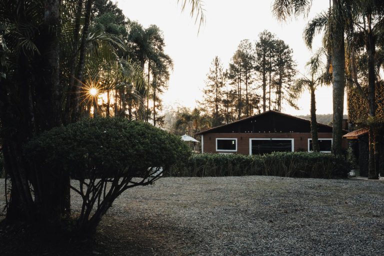 8 gravel driveway edging options for better curb appeal