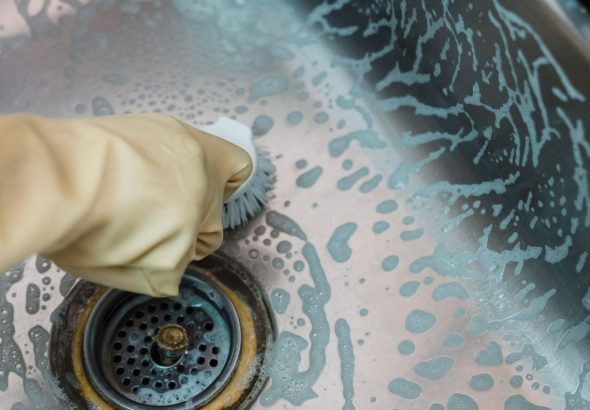 How to unclog a drain with baking soda and vinegar