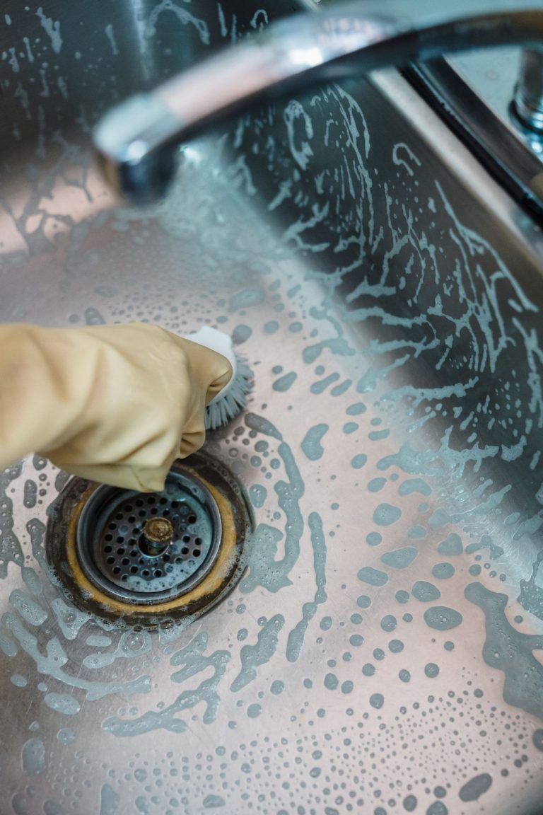 How to unclog a drain with baking soda and vinegar