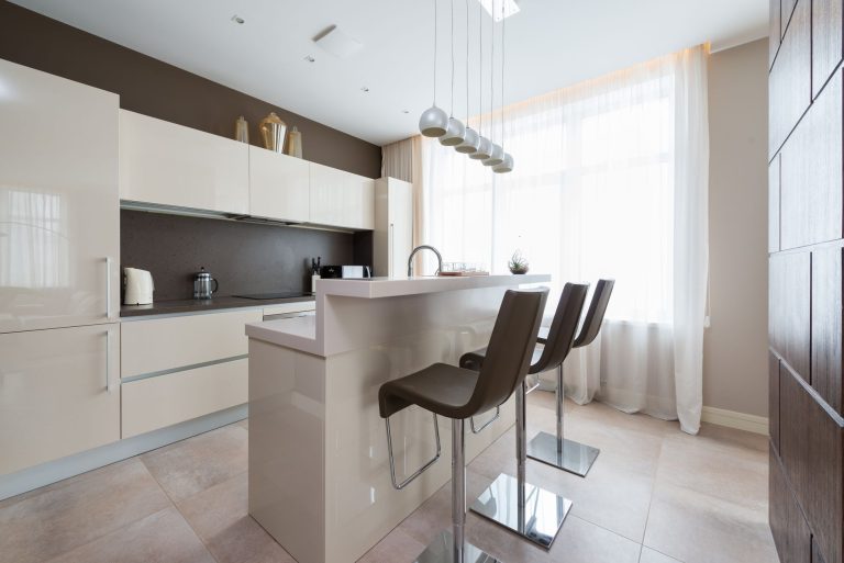 “Dirty” kitchen colours: the material and specification guide