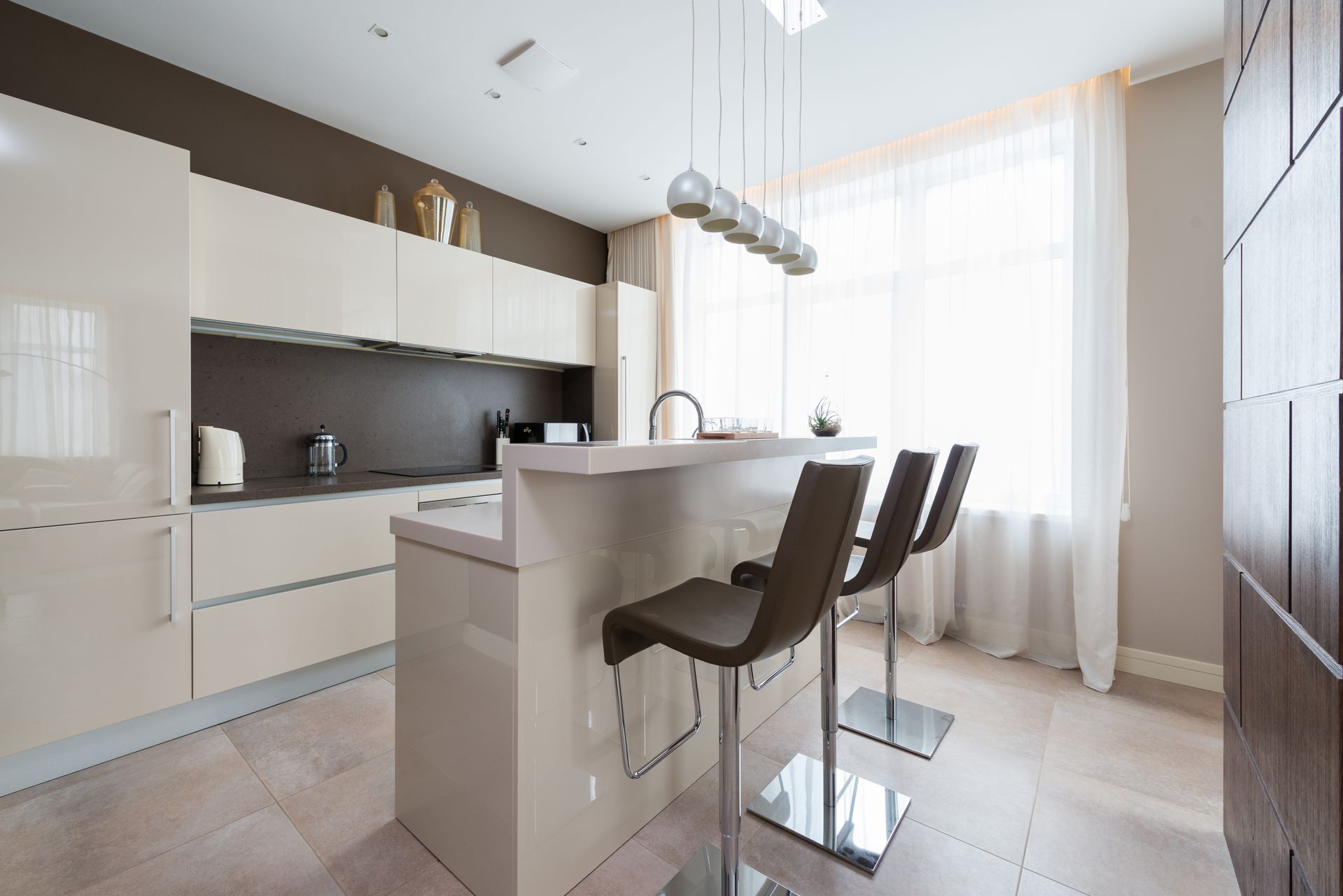 “Dirty” kitchen colours: the material and specification guide