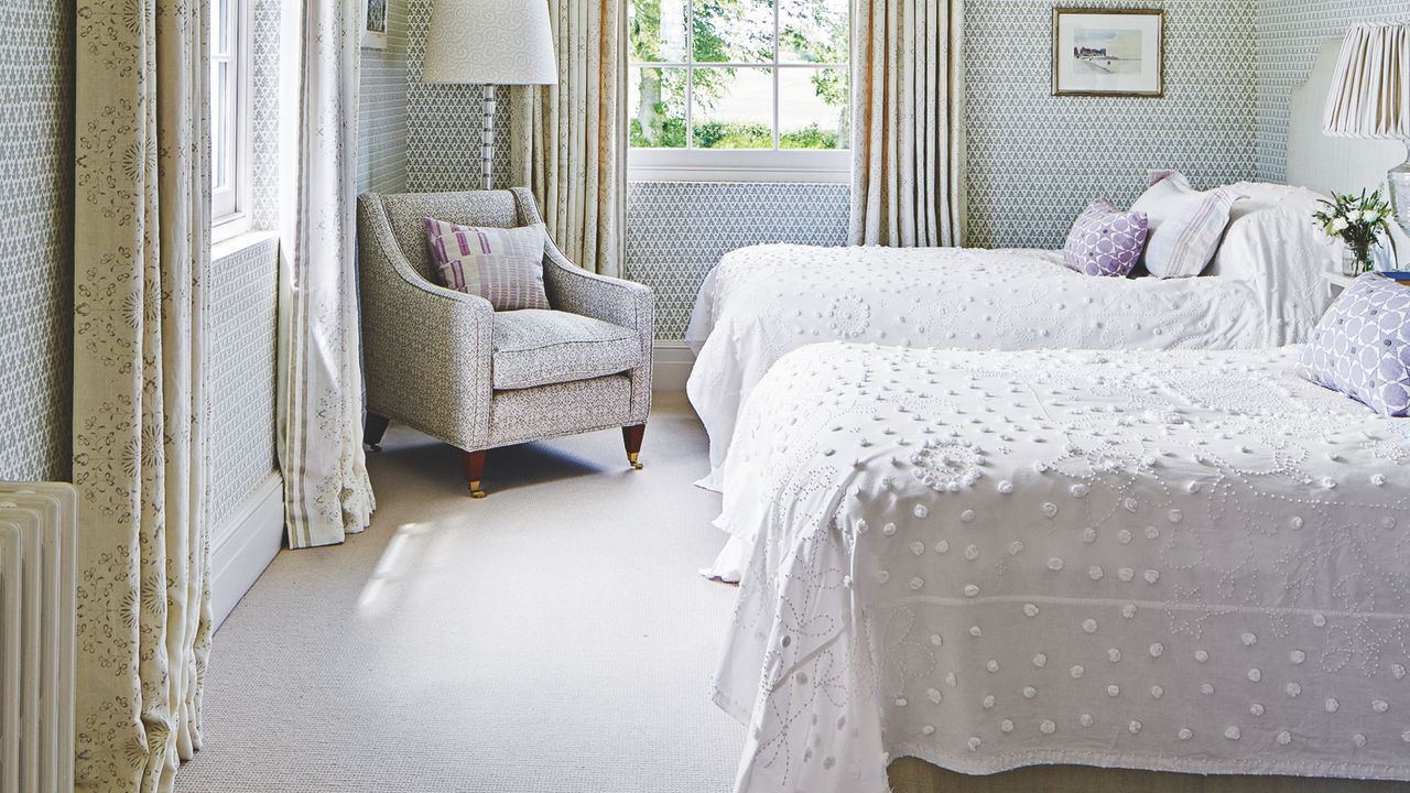 Dorm Bedding Checklist − Everything You Need to Transform an Old, Uncomfortable Mattress Into a Five-Star Sleep Space